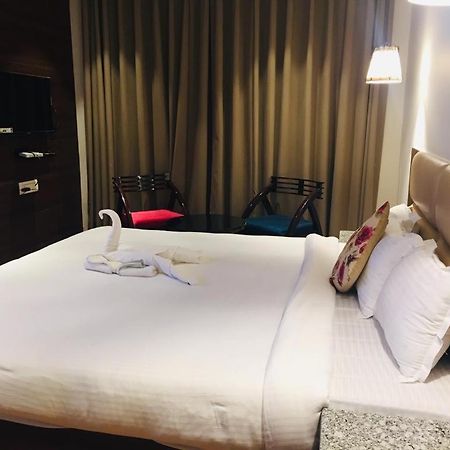 Goroomg Broadway Mall Road Darjeeling Дарджилинг Екстериор снимка