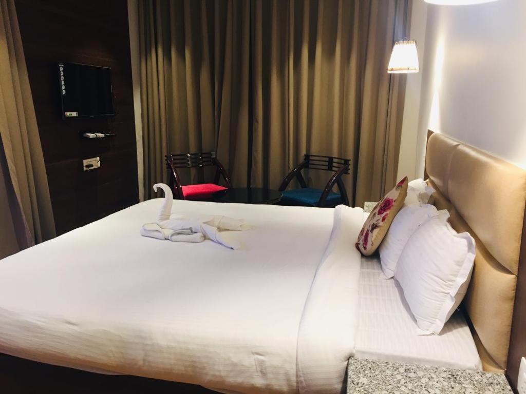 Goroomg Broadway Mall Road Darjeeling Дарджилинг Екстериор снимка